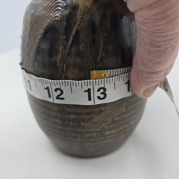 Studio Pottery Handmade Vase Signed Browns Tans & Black Tool Mark Accents - Picture 11 of 12